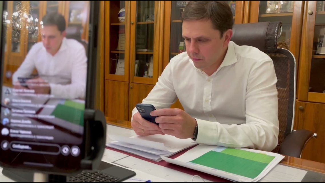 Цифры о переболевших, число коек и количество провакцинированных. Что из этого можно обсуждать? Только констатировать, что и сделал губернатор во время очередного стрима