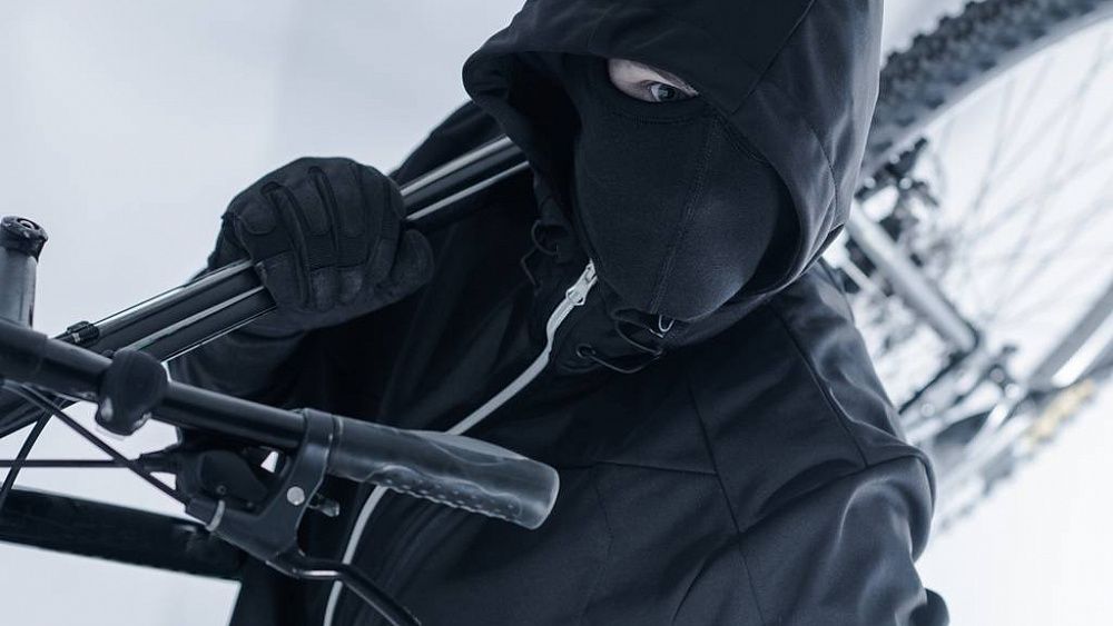 Родственник украл у орловчанина велосипед и сдал его в ломбард