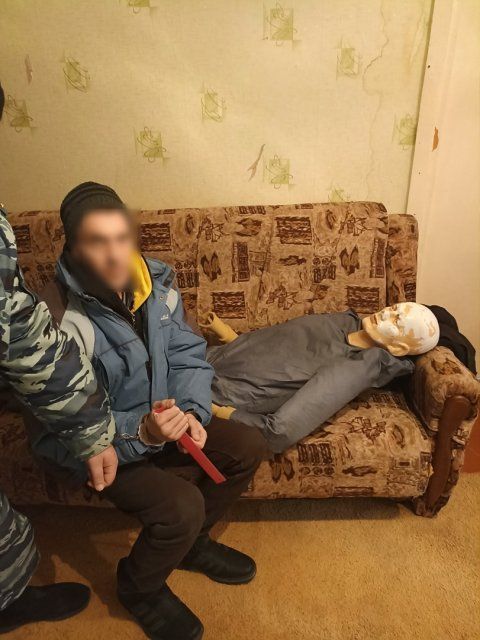 Амчанин в ходе застолья едва не зарезал супругу