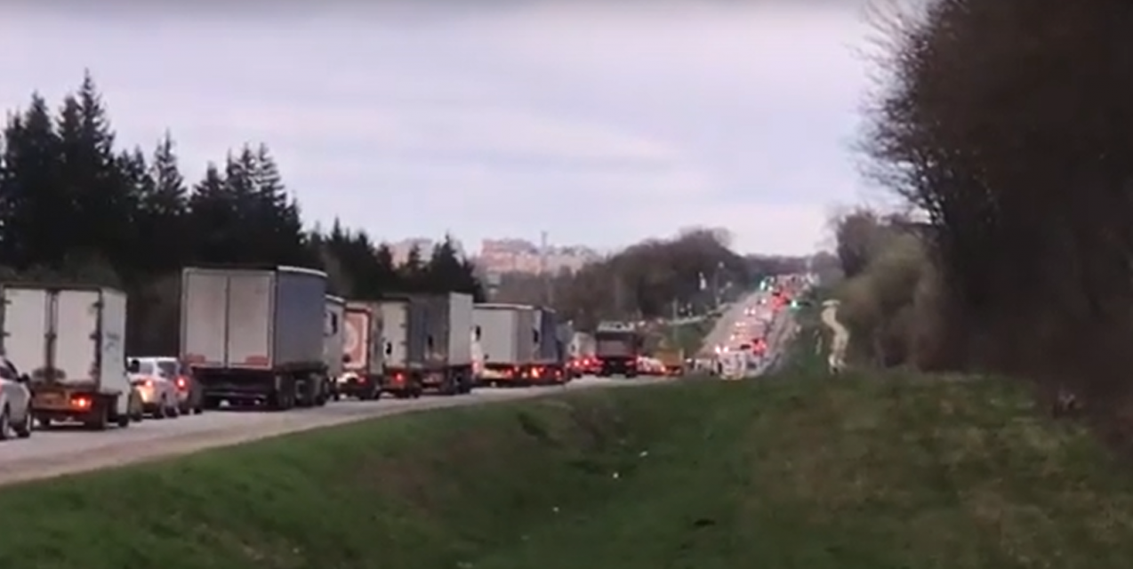 «Всегда, когда стройка, возникают проблемы»: Клычков о многокилометровой пробке на Карачевском шоссе в Орле