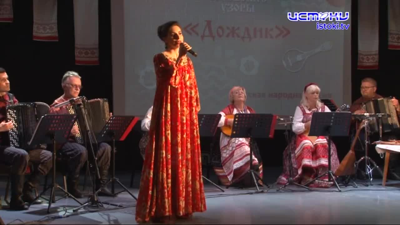 Баян, домбра, балалайка, трещетки и свирель. Весь арсенал народных инструментом звучал на днях на концерте "Народных узоров"