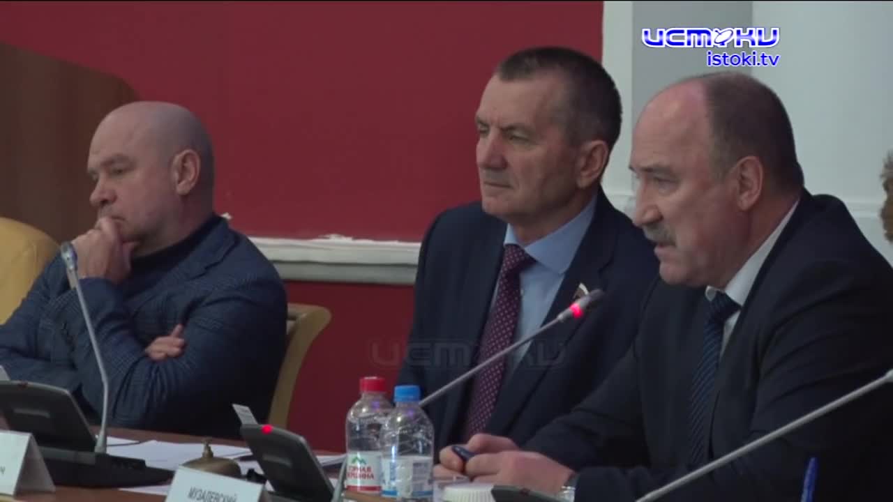 То, о чем промолчали на заседании чиновники сегодня, говорили депутаты в пятницу.