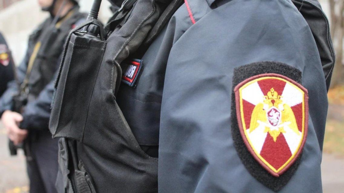 Ранее судимый орловчанин пытался унести из магазина дорогой алкоголь