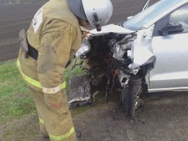 В Орловской области девушка за рулем столкнулась с двумя большегрузами