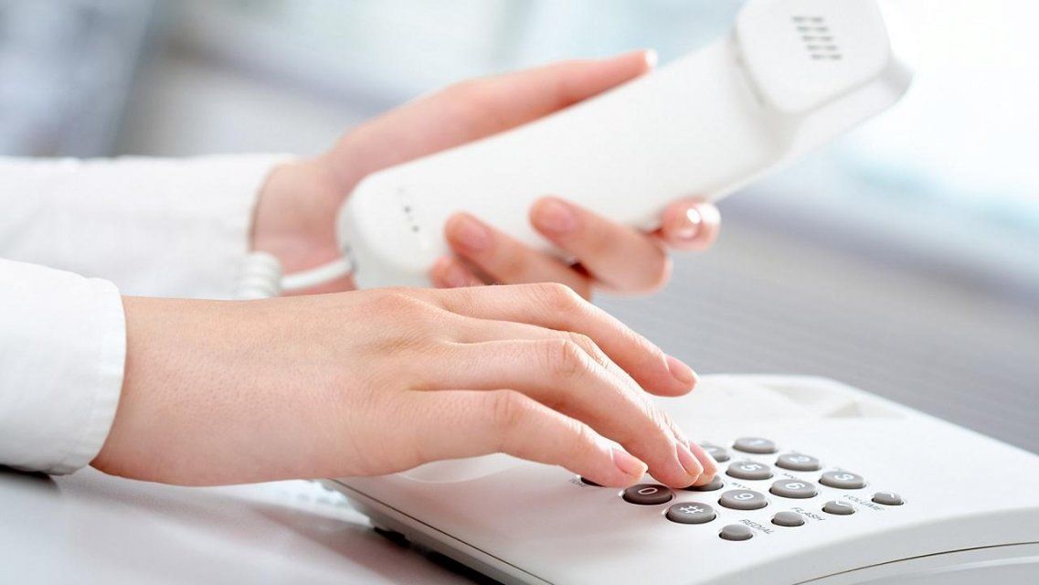 Орловчан с подозрением на COVID-19 консультируют на горячей линии