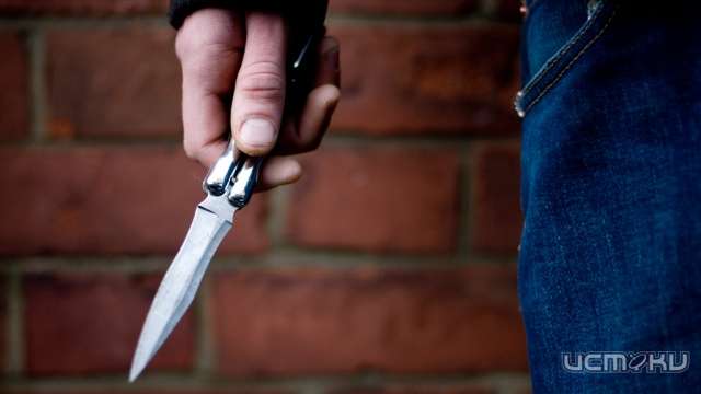 Пьяный житель Орловского района чуть не зарезал возлюбленную
