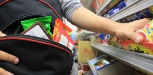 Житель Ливенского района пытался ограбить магазин