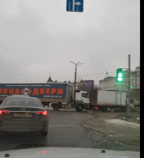 Из-за фур в районе автовокзала в Орле автомобилисты продолжают стоять в пробках