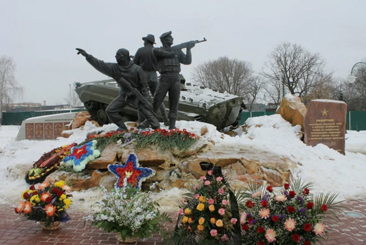 Завтра на полдня запретят стоянку у памятника участникам локальных войн