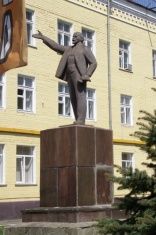 С территории завода «Дормаш» вывезли памятник Ленину