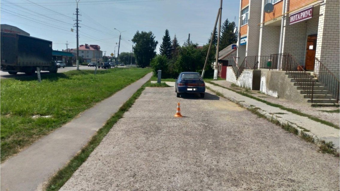 На Орловщине «десятка» задним ходом наехала на пенсионерку