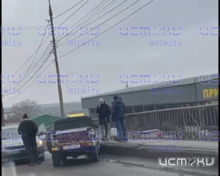 Мясокомбинатовский мост в Орле не поделили две легковушки