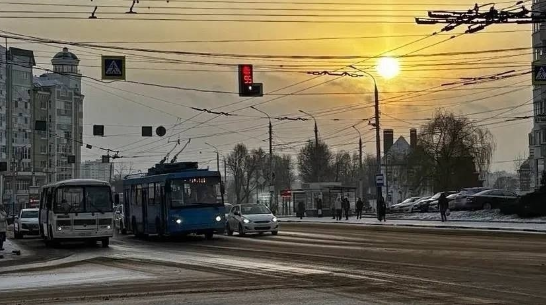 Орловчане отмечают странную работу светофора в центре Орла