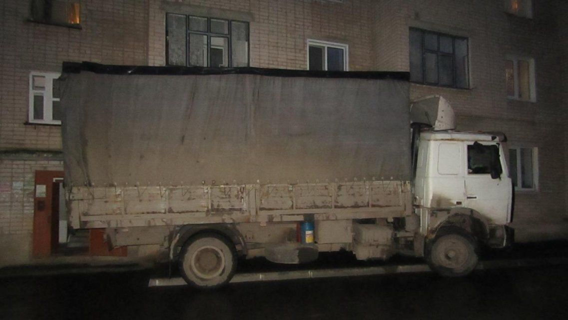 Фура лишила жильцов орловской многоэтажки солнечного света