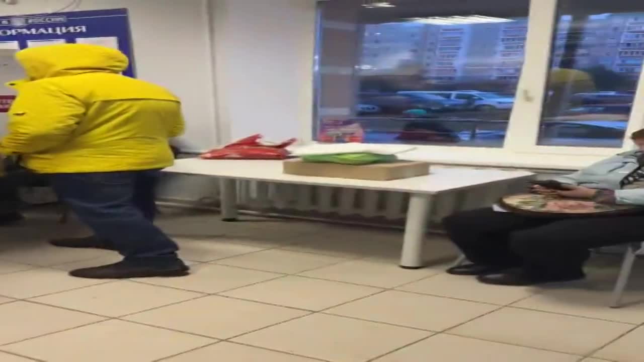 Жители мкр Зареченский жалуются на нехватку почтовых отделений и огромные очереди в них