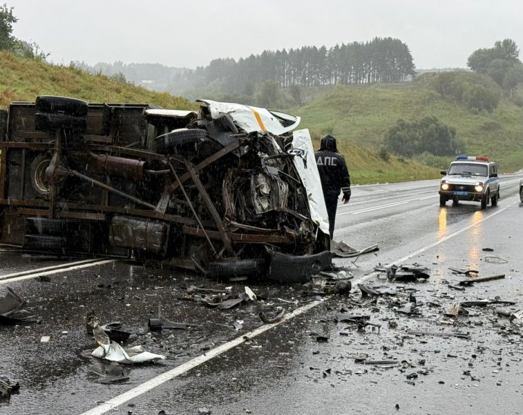 В страшной аварии под Орлом погибли четыре человека