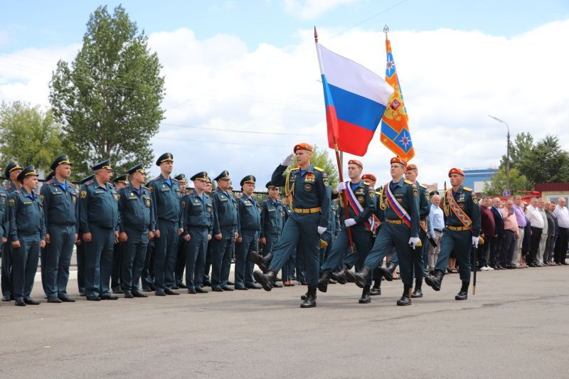 Десятки тысяч потушенных пожаров и спасенных жизней. Орловские представители органов пожарного надзора отметили солидный юбилей. Подразделению МЧС исполнилось 95 лет