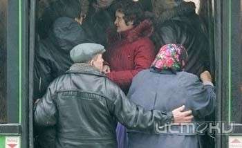 В Орле в маршрутке женщине прищемило ногу