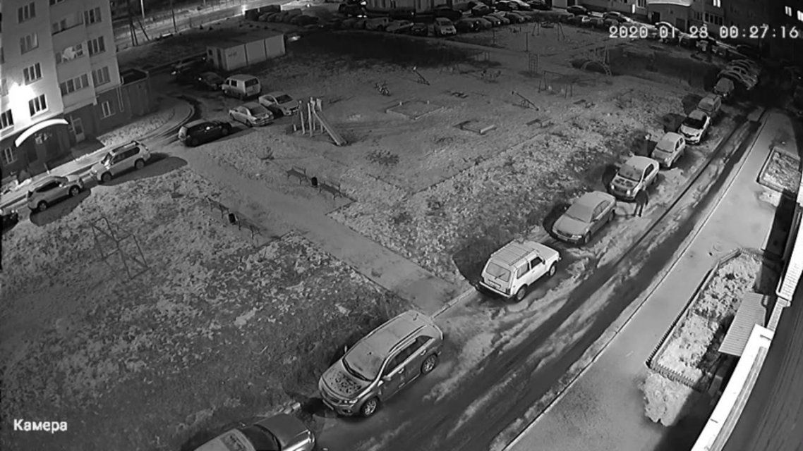 Повредивший чужие авто мужчина напал с ножом на администратора бани в Орле