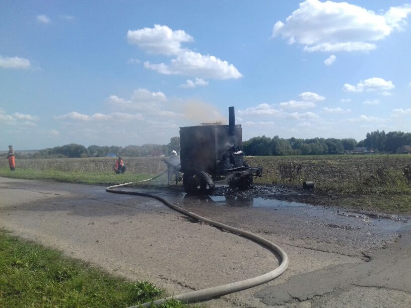 На трассе в Орловской области тушили прицеп ЗИЛа