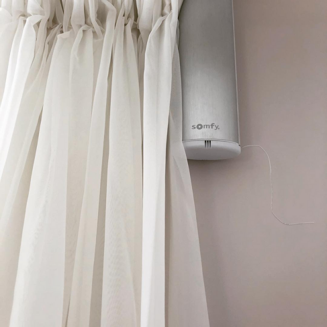 Электрокарнизы СОМФИ для рулонных штор: как выбрать?