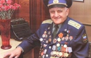 Орловских писателей Россохиных поздравил человек-легенда