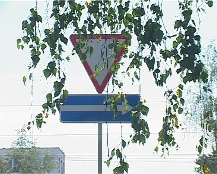 Проезд по улице Сурена Шаумяна — дорожный знак застал водителей врасплох