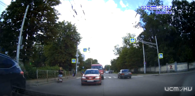 "По дорогам в любом случае запускать нельзя". В Орле установили места, где нельзя ездить на электросамокатах и других средствах с электродвигателем