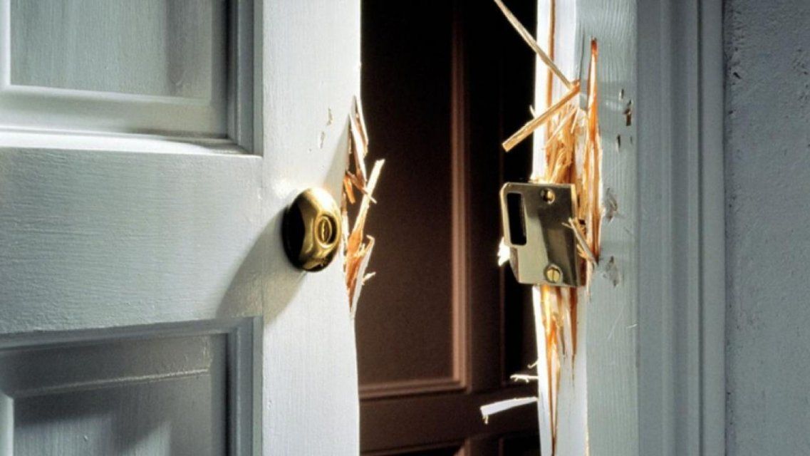 Бдительная жительница Орловщины спасла соседа от людей с фонариками