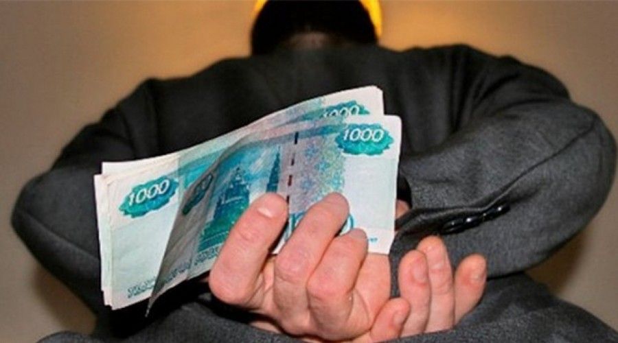 Приятель во время застолья украл у орловчанки сумку с деньгами