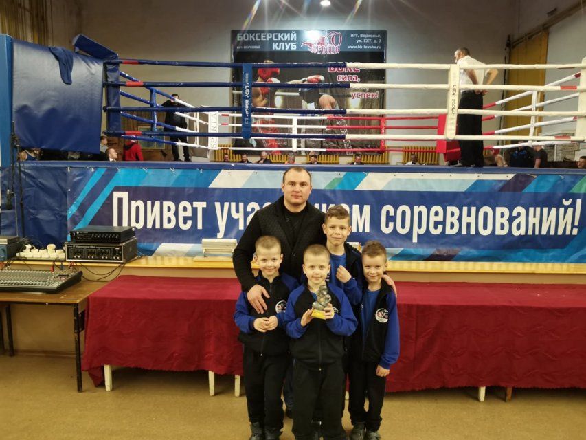 В Верховье прошел турнир по боксу памяти война-интернационалиста Владимира Самарева и тренера Алексея Беляева