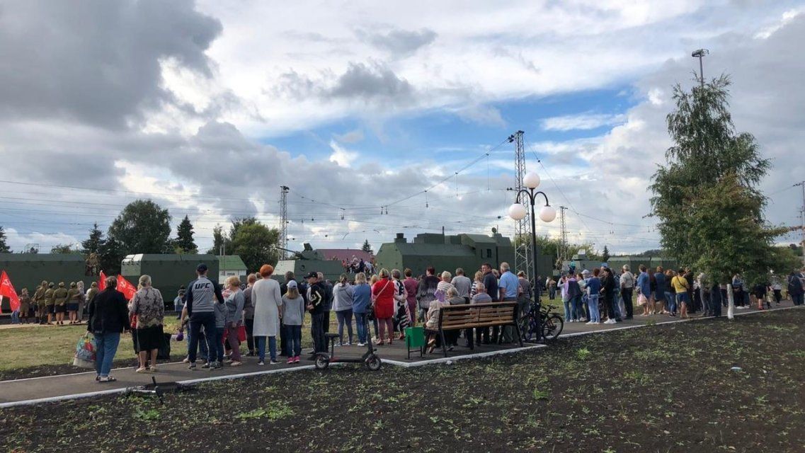 На пути в Орел: в регион прибыла точная копия бронепоезда 