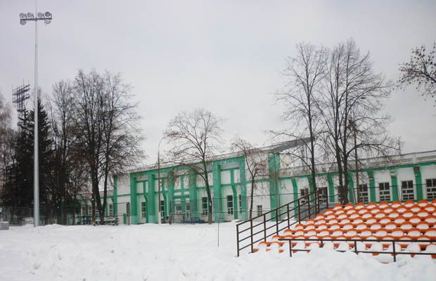 Реконструкция запасного футбольного поля в разгаре