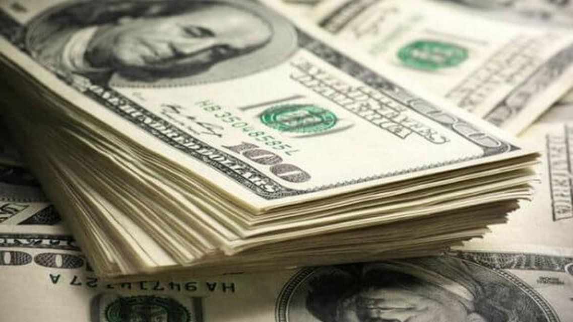 В Орле посадили двух африканцев за попытку оставить без долларов владельца кафе