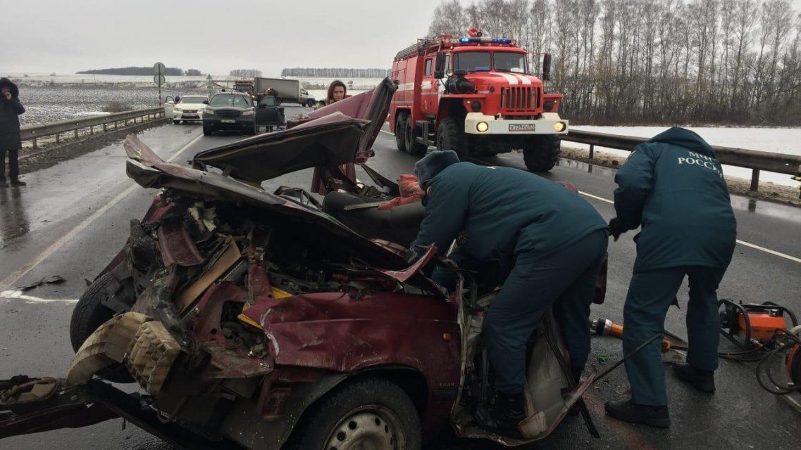 Массовое ДТП под Мценском: фура влетела в стоявшие на светофоре машины