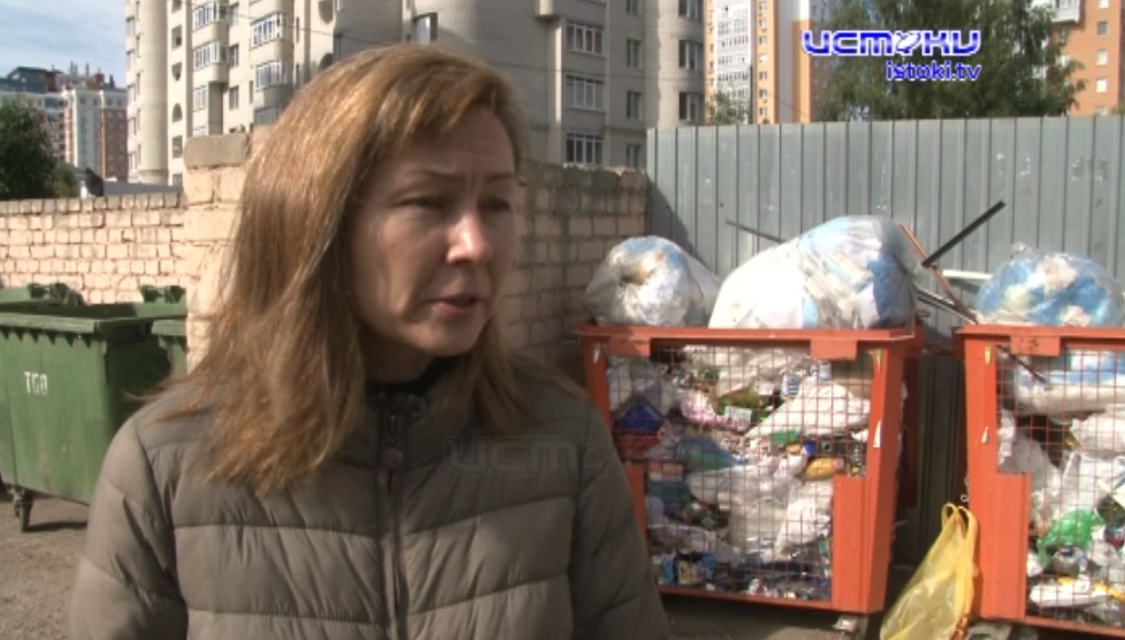 Жители домов по ул. Горького и 60 лет Октября недолго радовались обновленным контейнерным площадкам. Место для ТКО стали использовать медцентры, расположенные по соседству