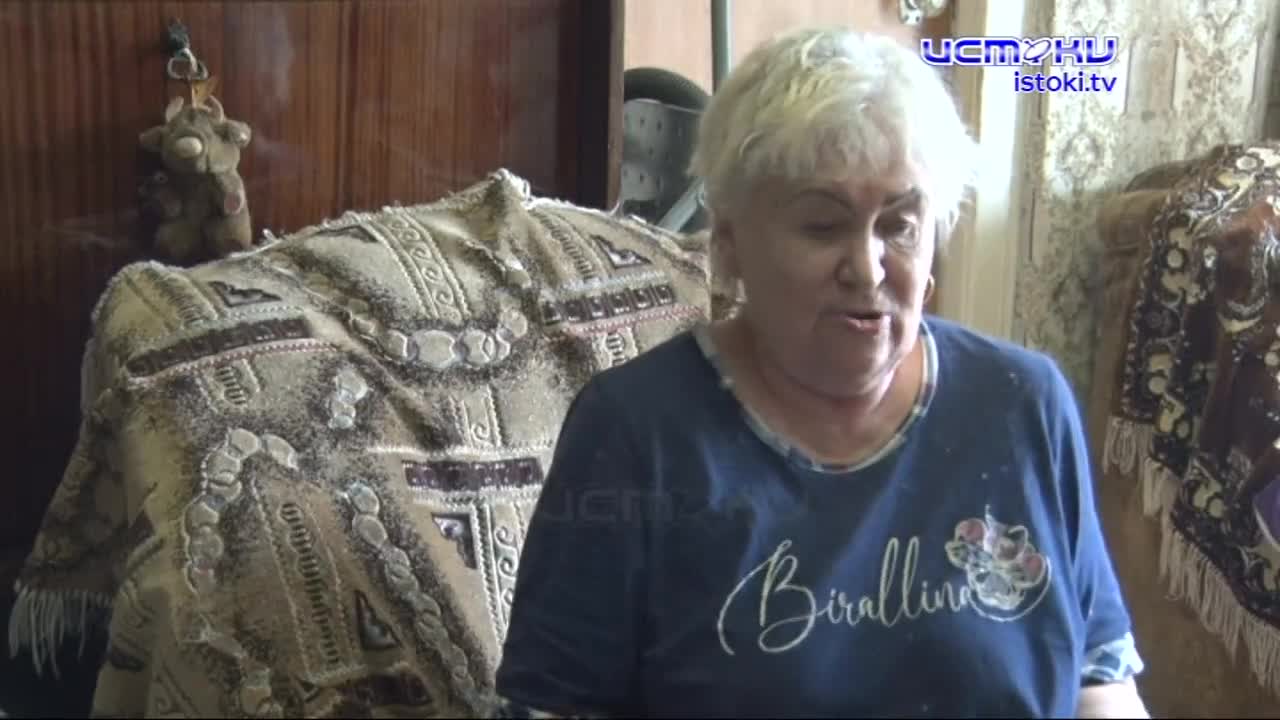 И снова мусор. Орловчанка обратилась в нашу редакцию за помощью. Во дворе её дома образовалась настоящая свалка