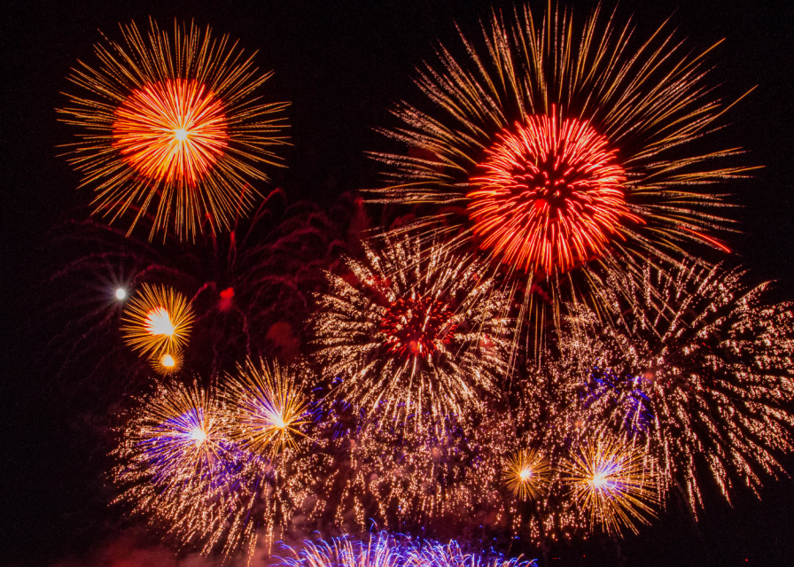 Небо Орла озарит праздничный 200-метровый фейерверк в честь Дня Победы