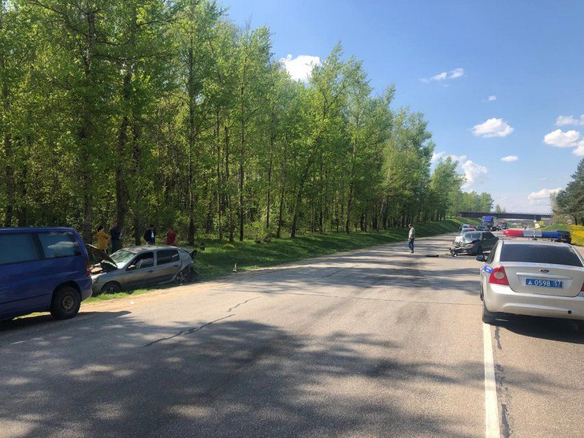 На автотрассе Орловщины ВАЗ въехал в попутный «Рено»