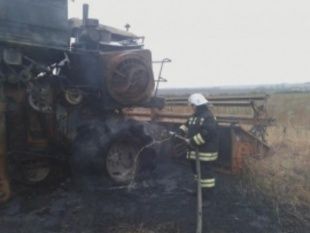 В Свердловском районе сгорел комбайн