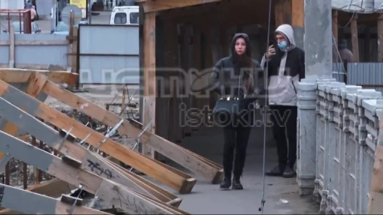 На Красном мосту обрушился пешеходный тоннель. Видео