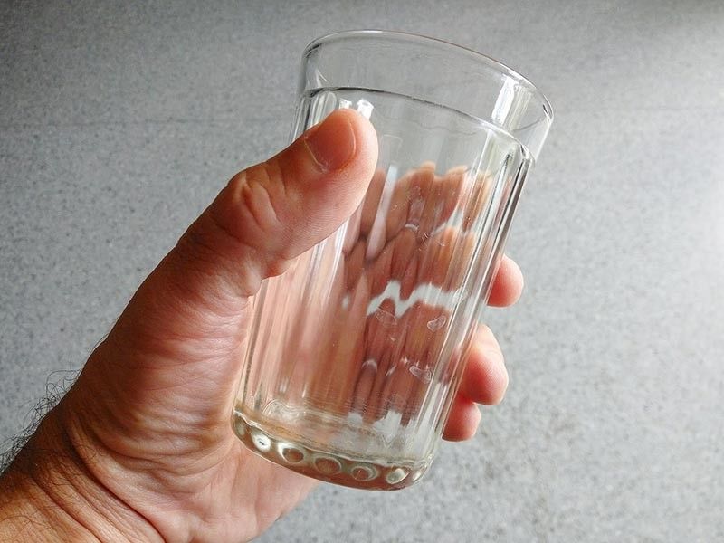 90-летняя орловчанка напоила водой незнакомку и лишилась всех сбережений