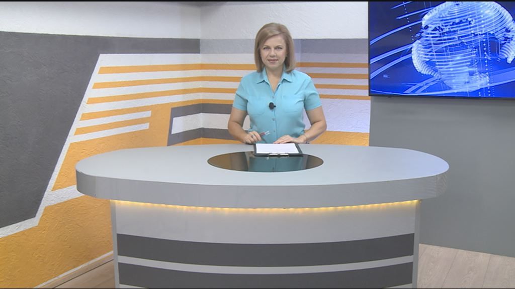 В Орле скоро откроются новые ясли, рабочие, которые выпиливали деревья в парке, пригрозили расправиться с орловчанином ломом за то, что он снимал их труд на видео, а в регионе прошел турнир по силовому экстриму. Об этом в программе "Оперативный эфир"