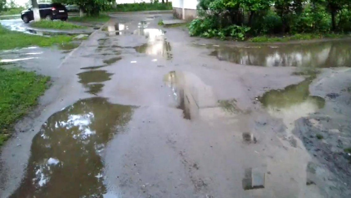 Далеко до комфортной среды: в Орле затопило убитые дворы