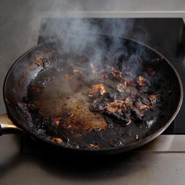 Орловские спасатели и пожарные выезжали на тушение пищи