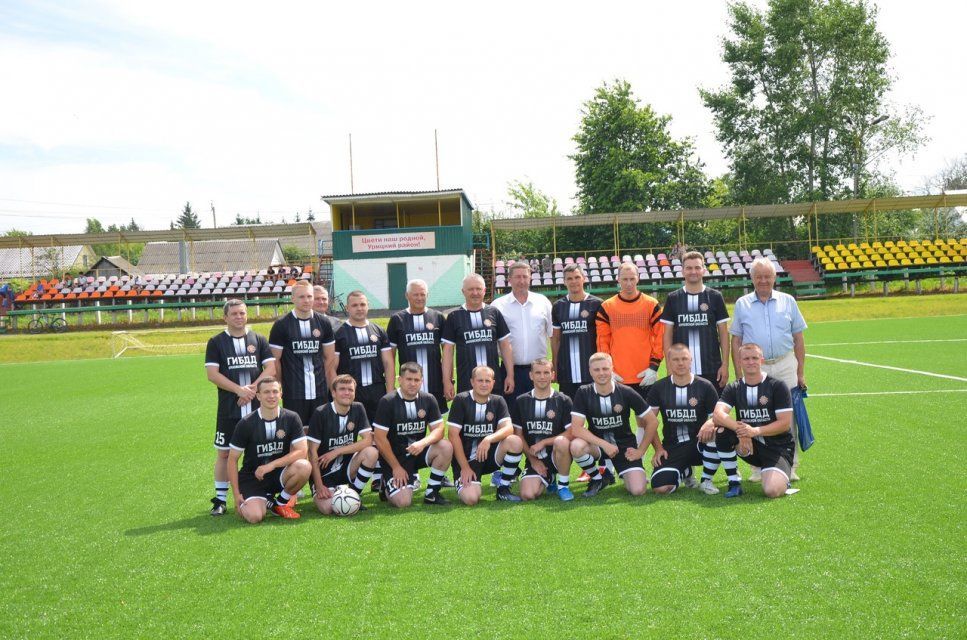 85-летие госавтоинспекция отметила на футбольном поле. Соперники - автомобилисты