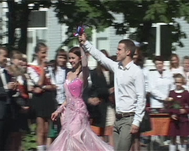 Для выпускников орловских школ прозвенел последний звонок