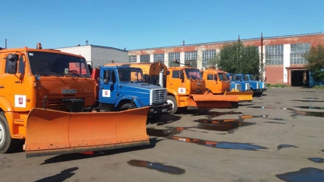 Семь дорожных машин начали мыть орловские улицы