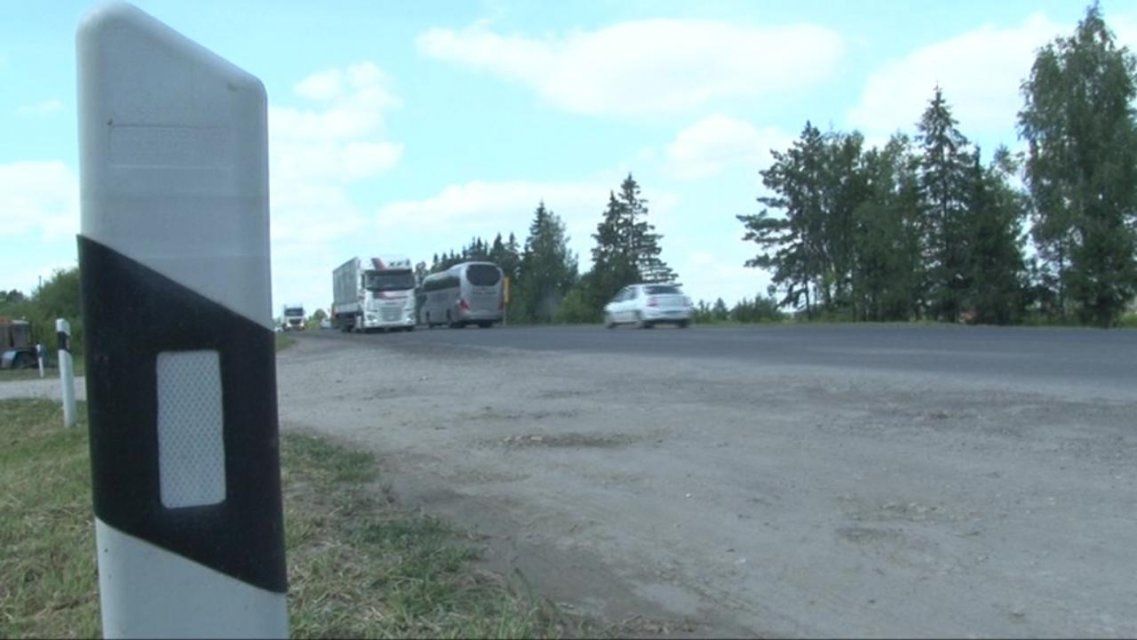 Поселок с тяжелой судьбой: в 3 км от Орла никак не переоборудуют заезд с риском для жизни