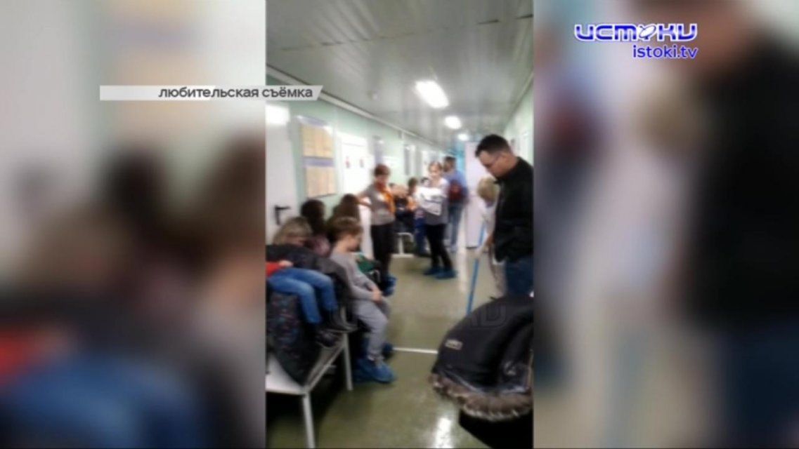 Орловские родители три часа ждали приема терапевта в праздничные выходные